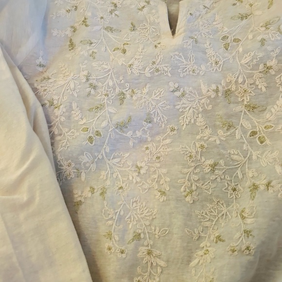 Elegant and lovely three piece Pakistani suit - Picture 5 of 8